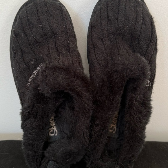 Skechers BOBS | Ice Angel Slippers | Size 6 | Black | Faux Fur | Knit - Picture 3 of 5